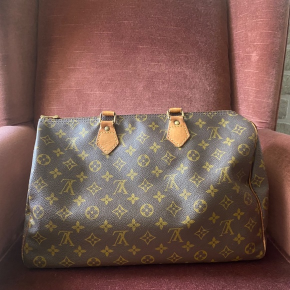 Authentic Louis Vuitton Speedy Bag - Picture 9 of 12